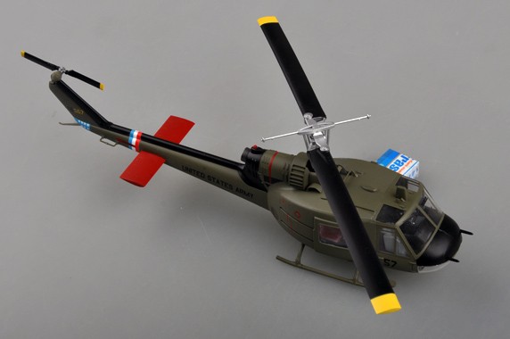 Easy Model 39320 UH 1C  1:48